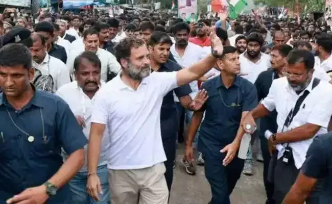 Rahul Jodo Yatra: కర్ణాటకలో భారత్ జోడో యాత్ర.. రాహుల్కు ఘనస్వాగతం Rahul Jodo Yatra: కర్ణాటకలో భారత్ జోడో యాత్ర.. రాహుల్కు ఘనస్వాగతం