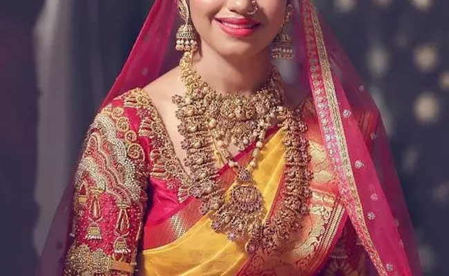 Gold and Silver Rates Today : తగ్గిన బంగారం, నిలకడగా ఉన్న వెండి ధరలు.. ఈ రోజు మార్కెట్లో ఈ విధంగా.. Gold and Silver Rates Today : తగ్గిన బంగారం, నిలకడగా ఉన్న వెండి ధరలు.. ఈ రోజు మార్కెట్లో ఈ విధంగా..