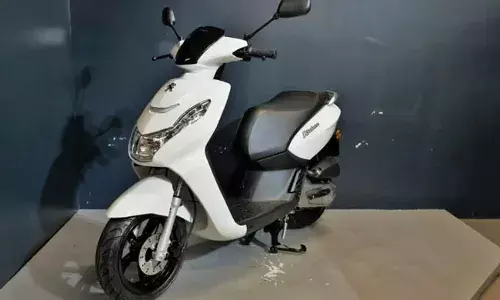Mahindra Electric Scooter: మహీంద్రా కొత్త ఎలక్ట్రిక్ స్కూటర్ త్వరలో మార్కెట్లోకి.. ఫీచర్లు, ధర చూస్తే.. Mahindra Electric Scooter: మహీంద్రా కొత్త ఎలక్ట్రిక్ స్కూటర్ త్వరలో మార్కెట్లోకి.. ఫీచర్లు, ధర చూస్తే..