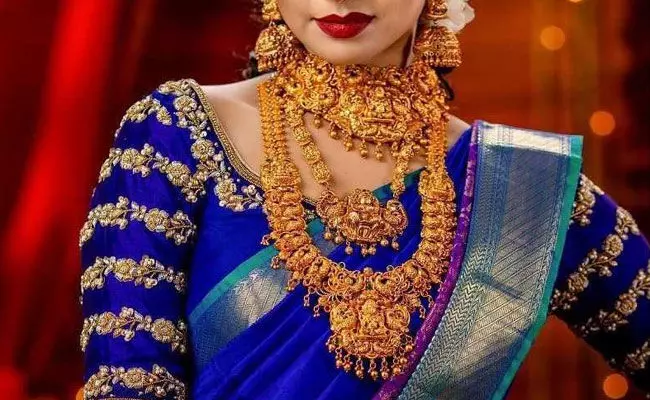 Gold and Silver Rates Today : నిలకడగా బంగారం, పెరిగిన వెండి ధరలు.. ఈ రోజు మార్కెట్లో ఈ విధంగా.. Gold and Silver Rates Today : నిలకడగా బంగారం, పెరిగిన వెండి ధరలు.. ఈ రోజు మార్కెట్లో ఈ విధంగా..