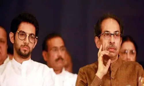 Maharastra Politics: మహారాష్ట్రలో క్యాంప్ రాజకీయాలు.. ఎమ్మెల్యేల మధ్య హాట్ హాట్ చర్చలు Maharastra Politics: మహారాష్ట్రలో క్యాంప్ రాజకీయాలు.. ఎమ్మెల్యేల మధ్య హాట్ హాట్ చర్చలు