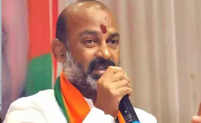 Bandi Sanjay: ఎమ్మెల్యేల కొనుగోలు డ్రామా వెనుక పెద్ద కుట్ర : బండి సంజయ్ Bandi Sanjay: ఎమ్మెల్యేల కొనుగోలు డ్రామా వెనుక పెద్ద కుట్ర : బండి సంజయ్