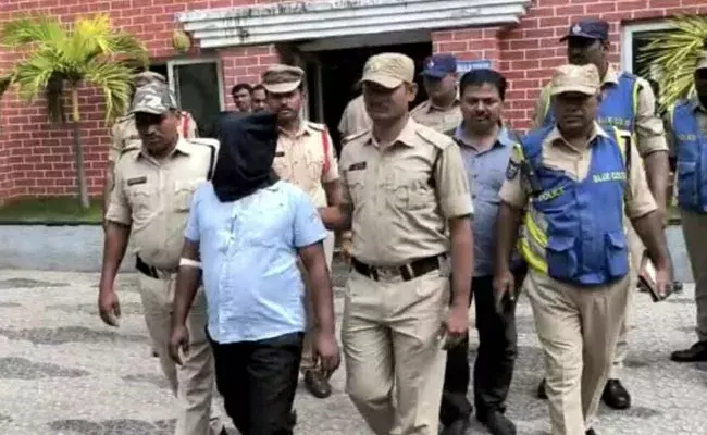 DAV School Issue: నిందితులు చంచల్గూడ నుంచి బంజారాహిల్స్కు.. DAV School Issue: నిందితులు చంచల్గూడ నుంచి బంజారాహిల్స్కు..