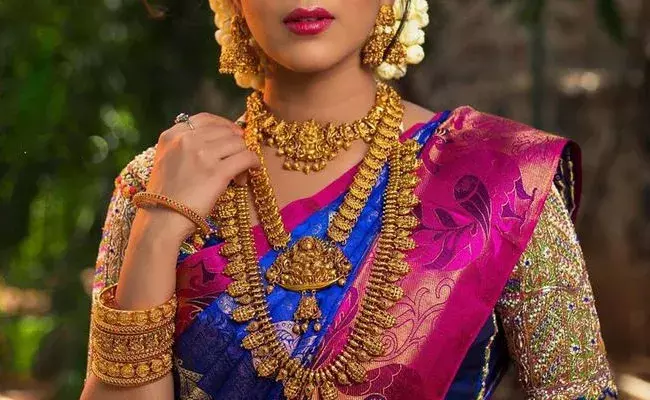 Gold and Silver Rates Today : తగ్గిన బంగారం, పెరిగిన వెండి ధరలు.. ఈ రోజు మార్కెట్లో ఈ విధంగా.. Gold and Silver Rates Today : తగ్గిన బంగారం, పెరిగిన వెండి ధరలు.. ఈ రోజు మార్కెట్లో ఈ విధంగా..