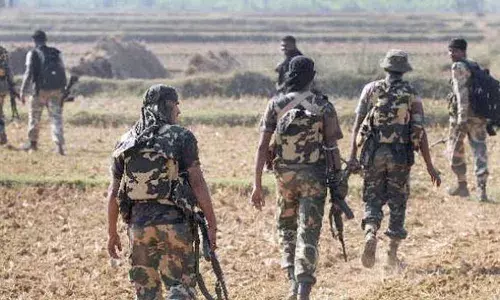 Chhattisgarh: చత్తీస్గడ్ సరిహద్దుల్లో ఎన్కౌంటర్.. ఇద్దరు మావోయిస్టులు మృతి Chhattisgarh: చత్తీస్గడ్ సరిహద్దుల్లో ఎన్కౌంటర్.. ఇద్దరు మావోయిస్టులు మృతి