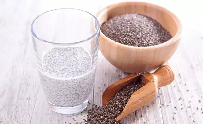 Chia Seeds: చియా సీడ్స్లో అద్భుతమైన ఆరోగ్య ప్రయోజనాలు.. Chia Seeds: చియా సీడ్స్లో అద్భుతమైన ఆరోగ్య ప్రయోజనాలు..