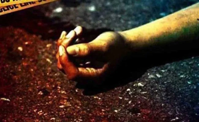 Medak: ఘోర రోడ్డు ప్రమాదం.. నలుగురు మృతి Medak: ఘోర రోడ్డు ప్రమాదం.. నలుగురు మృతి