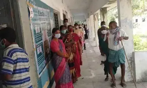 Munugode: మునుగోడు ఎన్నికలు.. నగదు ఇస్తేనే ఓట్లేస్తామంటూ.. Munugode: మునుగోడు ఎన్నికలు.. నగదు ఇస్తేనే ఓట్లేస్తామంటూ..