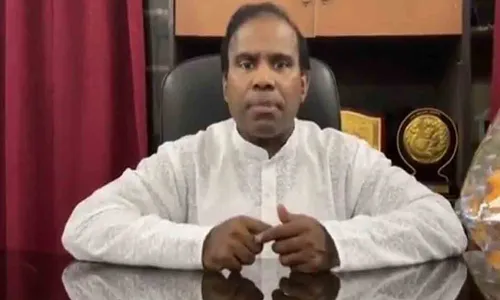 Munugode: డబ్బులతో ఓటర్లను కొంటున్న మూడు పార్టీలు..: కేఏ పాల్ Munugode: డబ్బులతో ఓటర్లను కొంటున్న మూడు పార్టీలు..: కేఏ పాల్