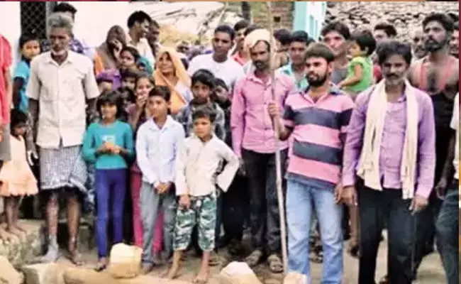Munugode: నో మనీ.. నో ఓట్.. పోలింగ్ని బహిష్కరించిన గ్రామస్తులు.. Munugode: నో మనీ.. నో ఓట్.. పోలింగ్ని బహిష్కరించిన గ్రామస్తులు..