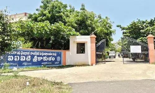 Srikakulam: ఎచ్చెర్ల ట్రిపుల్ ఐటీలో ఫుడ్ పాయిజన్.. 100 మంది విద్యార్ధినులు అస్వస్థత Srikakulam: ఎచ్చెర్ల ట్రిపుల్ ఐటీలో ఫుడ్ పాయిజన్.. 100 మంది విద్యార్ధినులు అస్వస్థత