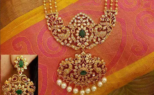 Gold and Silver Rates Today : తగ్గిన బంగారం, వెండి ధరలు.. ఈ రోజు మార్కెట్లో ఈ విధంగా.. Gold and Silver Rates Today : తగ్గిన బంగారం, వెండి ధరలు.. ఈ రోజు మార్కెట్లో ఈ విధంగా..