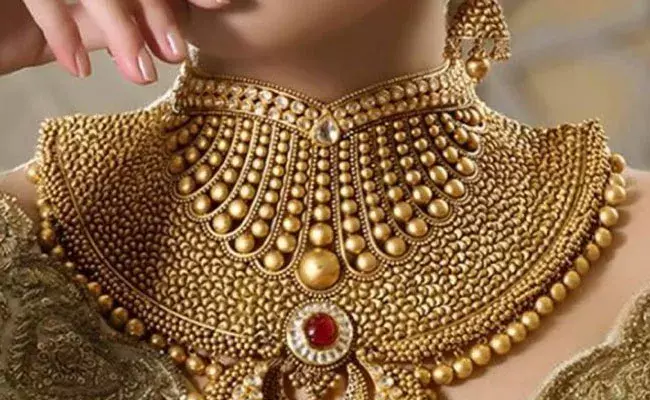 Gold and Silver Rates Today : తగ్గిన బంగారం, పెరిగిన వెండి ధరలు.. ఈ రోజు మార్కెట్లో ఈ విధంగా.. Gold and Silver Rates Today : తగ్గిన బంగారం, పెరిగిన వెండి ధరలు.. ఈ రోజు మార్కెట్లో ఈ విధంగా..