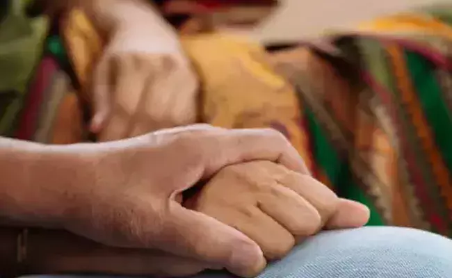 Lovers suicide:  రైలు కింద పడి ప్రేమజంట ఆత్మహత్య Lovers suicide:  రైలు కింద పడి ప్రేమజంట ఆత్మహత్య