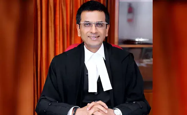 Justice DY Chandrachud: సుప్రీంకోర్టు ప్రధాన న్యాయమూర్తిగా జస్టిస్ డేవిడ్ చంద్రచూడ్ ప్రమాణ స్వీకారం.. Justice DY Chandrachud: సుప్రీంకోర్టు ప్రధాన న్యాయమూర్తిగా జస్టిస్ డేవిడ్ చంద్రచూడ్ ప్రమాణ స్వీకారం..