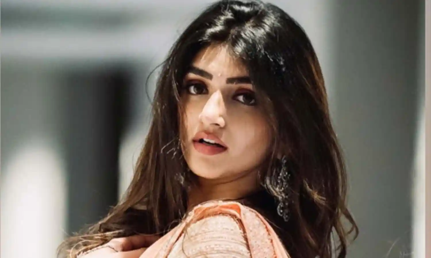 Sreeleela : ఓవర్ నైట్ స్టార్.. ఒక్క సినిమాతోనే రెమ్యునరేషన్ పెంచేసింది.. Sreeleela : ఓవర్ నైట్ స్టార్.. ఒక్క సినిమాతోనే రెమ్యునరేషన్ పెంచేసింది..