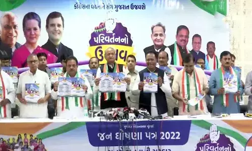 Gujarath: గుజరాత్ సర్కార్పై విమర్శలు.. మేనిఫెస్టో రిలీజ్ చేసిన కాంగ్రెస్.. Gujarath: గుజరాత్ సర్కార్పై విమర్శలు.. మేనిఫెస్టో రిలీజ్ చేసిన కాంగ్రెస్..