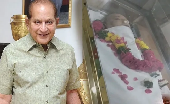 Super Star Krishna: అభిమానుల సందర్శనార్ధం గచ్చిబౌలి స్టేడియంకు కృష్ణ పార్థివదేహం.. Super Star Krishna: అభిమానుల సందర్శనార్ధం గచ్చిబౌలి స్టేడియంకు కృష్ణ పార్థివదేహం..