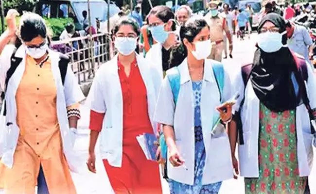 Medical Colleges in Telangana: తెలంగాణా రాష్ట్రంలో ఓ నూతన అధ్యాయం.. ఒకేసారి 8మెడికల్ కాలేజీలు ప్రారంభం Medical Colleges in Telangana: తెలంగాణా రాష్ట్రంలో ఓ నూతన అధ్యాయం.. ఒకేసారి 8మెడికల్ కాలేజీలు ప్రారంభం