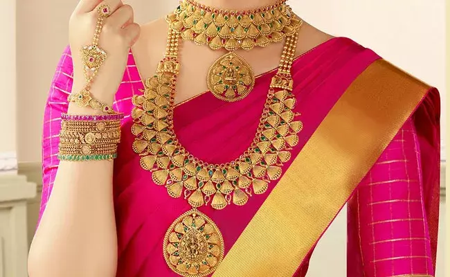 Gold and Silver : బంగారం ధర పెరిగింది.. వెండి ధర నిలకడగా ఉంది.. ఈ రోజు మార్కెట్లో ఈ విధంగా.. Gold and Silver : బంగారం ధర పెరిగింది.. వెండి ధర నిలకడగా ఉంది.. ఈ రోజు మార్కెట్లో ఈ విధంగా..