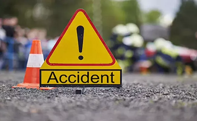 Road Accident: కాలుపైకి ఆర్టీసీ బస్సు ఎక్కడంతో మహిళ మృతి.. Road Accident: కాలుపైకి ఆర్టీసీ బస్సు ఎక్కడంతో మహిళ మృతి..