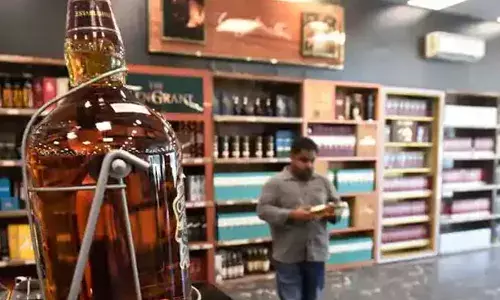 Delhi Liquor Scam: ఢిల్లీ లిక్కర్ స్కాంలో ఏపీకి చెందిన కీలక నేత.. Delhi Liquor Scam: ఢిల్లీ లిక్కర్ స్కాంలో ఏపీకి చెందిన కీలక నేత..