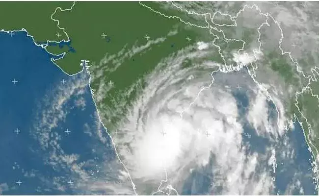 Rain Alert: బంగాళాఖాతంలో వాయుగుండం.. తెలుగు రాష్ట్రాల్లో భారీ వర్షాలు