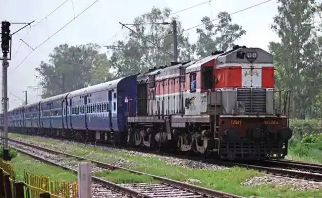 Railway Recruitment: రైల్వేలో ఉద్యోగాలు.. 35,281 పోస్టుల భర్తీకి నోటిఫికేషన్ Railway Recruitment: రైల్వేలో ఉద్యోగాలు.. 35,281 పోస్టుల భర్తీకి నోటిఫికేషన్