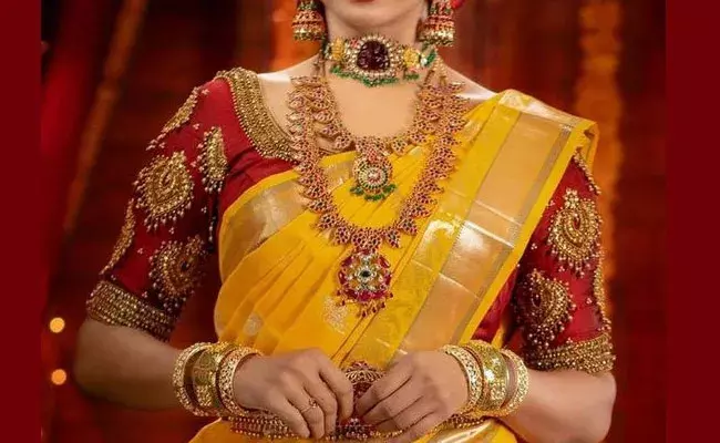 Gold and Silver Rates Today : తగ్గిన బంగారం, వెండి ధరలు.. ఈ రోజు మార్కెట్లో ఈ విధంగా.. Gold and Silver Rates Today : తగ్గిన బంగారం, వెండి ధరలు.. ఈ రోజు మార్కెట్లో ఈ విధంగా..