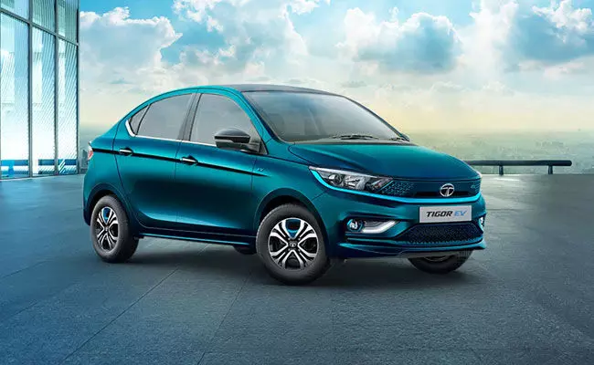 Tata Tigor: వాహన ప్రియులను ఆకర్షిస్తున్న టాటా టిగోర్.. ధర, ఫీచర్లు చూస్తే.. Tata Tigor: వాహన ప్రియులను ఆకర్షిస్తున్న టాటా టిగోర్.. ధర, ఫీచర్లు చూస్తే..