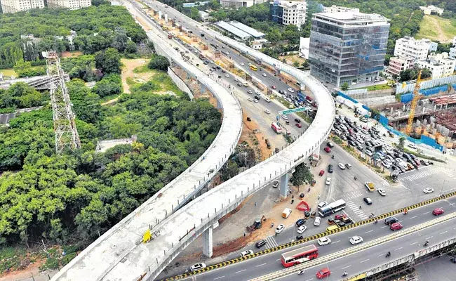 Shilpa Lay Out: శిల్పా లే అవుట్ ఫ్లై ఓవర్.. గచ్చిబౌలి ట్రాఫిక్ చిక్కులకు చెక్ Shilpa Lay Out: శిల్పా లే అవుట్ ఫ్లై ఓవర్.. గచ్చిబౌలి ట్రాఫిక్ చిక్కులకు చెక్