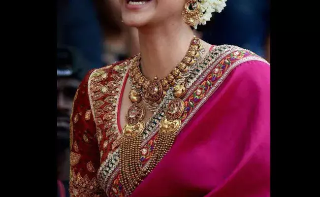 Gold and Silver Rates Today : పెరిగిన బంగారం, నిలకడగా వెండి ధరలు.. ఈ రోజు మార్కెట్లో ఈ విధంగా.. Gold and Silver Rates Today : పెరిగిన బంగారం, నిలకడగా వెండి ధరలు.. ఈ రోజు మార్కెట్లో ఈ విధంగా..