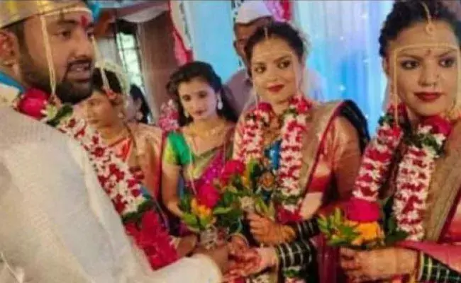 Mumbai twin sisters marriage: అక్కచెల్లెళ్లు ఐటీ ఇంజనీర్లు.. అయినా ఒక్కడినే వివాహం Mumbai twin sisters marriage: అక్కచెల్లెళ్లు ఐటీ ఇంజనీర్లు.. అయినా ఒక్కడినే వివాహం
