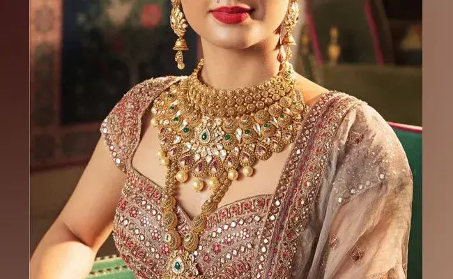 Gold and Silver Rates Today : తగ్గిన బంగారం, వెండి ధరలు.. ఈ రోజు మార్కెట్లో ఈ విధంగా.. Gold and Silver Rates Today : తగ్గిన బంగారం, వెండి ధరలు.. ఈ రోజు మార్కెట్లో ఈ విధంగా..