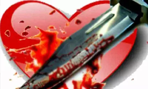 Crime News: ప్రేమోన్మాది చేతిలో డెంటల్ విద్యార్థి దారుణ హత్య Crime News: ప్రేమోన్మాది చేతిలో డెంటల్ విద్యార్థి దారుణ హత్య