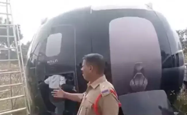 Vikarabad: ఆకాశం నుంచి ఊడిపడ్డ వింత వస్తువు.. ఆశ్చర్యంలో జనం Vikarabad: ఆకాశం నుంచి ఊడిపడ్డ వింత వస్తువు.. ఆశ్చర్యంలో జనం