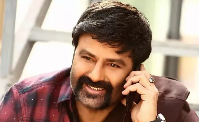 Nandamuri Balakrishna: బాలకృష్ణ జోష్ మామూలుగా లేదు.. విగ్ సెంటిమెంట్ రిపీట్.. Nandamuri Balakrishna: బాలకృష్ణ జోష్ మామూలుగా లేదు.. విగ్ సెంటిమెంట్ రిపీట్..