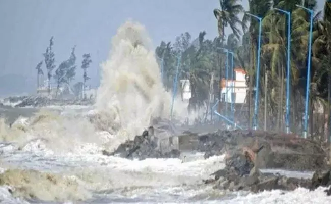 Cyclone Mandus: మాండూస్ ఎఫెక్ట్.. మూడు రాష్ట్రాలకు రెడ్ అలర్ట్ Cyclone Mandus: మాండూస్ ఎఫెక్ట్.. మూడు రాష్ట్రాలకు రెడ్ అలర్ట్