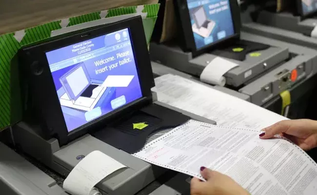 EC Software: సాఫ్ట్వేర్తో ఓటర్ల సమాచారానికి ముప్పు.. సుప్రీంకోర్టులో స్పెషల్ లీవ్ పిటిషన్ దాఖలు EC Software: సాఫ్ట్వేర్తో ఓటర్ల సమాచారానికి ముప్పు.. సుప్రీంకోర్టులో స్పెషల్ లీవ్ పిటిషన్ దాఖలు