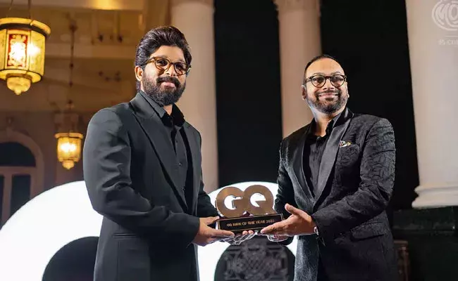 Allu Arjun: మెన్ ఆఫ్ ద ఇయర్ అవార్డందుకున్న పుష్పరాజ్