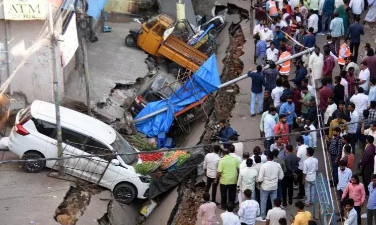 Ghoshamahal: ఉన్నట్లుండి కుంగిన రద్దీ రోడ్డు; ఘోషామహల్ లో కలకలం