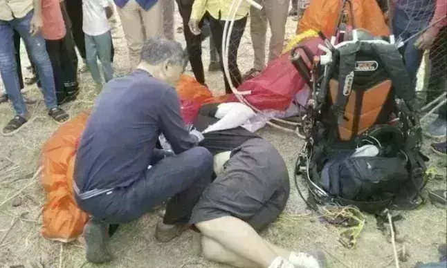 Gujarat: పారా గ్లైడింగ్ లో అపశృతి; గుజరాత్ లో కొరియన్ వాసి మృతి Gujarat: పారా గ్లైడింగ్ లో అపశృతి; గుజరాత్ లో కొరియన్ వాసి మృతి