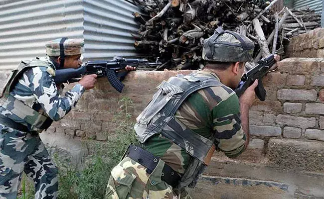 Jammu Kashmir: జమ్ముకశ్మీర్లో భారీ ఎన్కౌంటర్.. ముగ్గురు టెర్రరిస్టులు హతం Jammu Kashmir: జమ్ముకశ్మీర్లో భారీ ఎన్కౌంటర్.. ముగ్గురు టెర్రరిస్టులు హతం