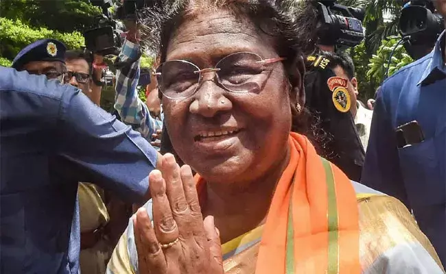 President Draupadi Murmu : రాములవారి సందర్శనలో రాష్ట్రపతి..