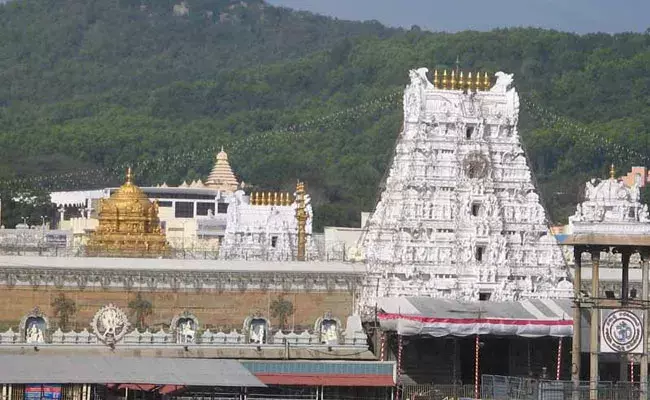TTD: తిరుమల భక్తులు.. మాస్కులు తప్పనిసరి చేసిన అధికారులు