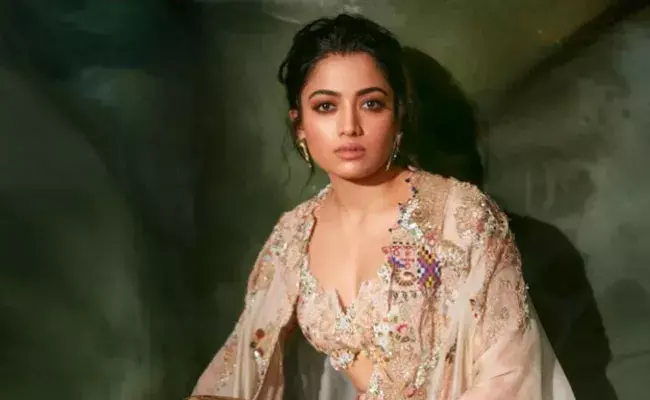 Rashmika Mandanna: మరోసారి నోరు జారిన రష్మిక.. ట్రోల్స్ మామూలుగా లేవుగా..
