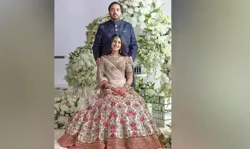Ambani: అంబానీ ఇంట పెళ్లి సందడి Ambani: అంబానీ ఇంట పెళ్లి సందడి