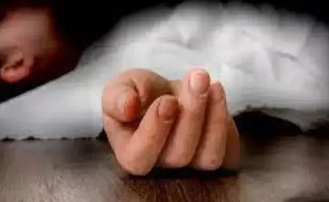 Asifabad: బాలుడి ప్రాణం తీసిన దాగుడుమూతల ఆట.. Asifabad: బాలుడి ప్రాణం తీసిన దాగుడుమూతల ఆట..