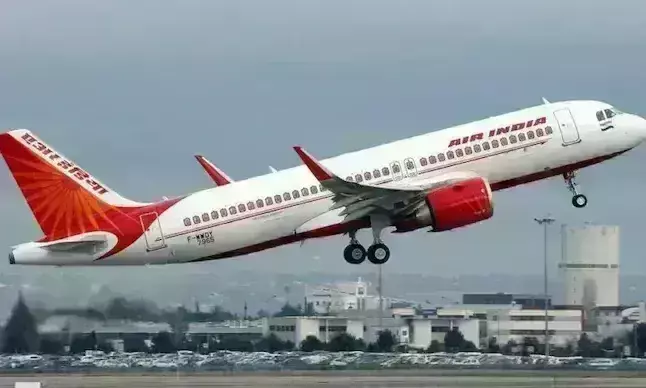 Air India: మద్యం మత్తులో వ్యక్తి వీరంగం... మహిళ పై మూత్ర విసర్జన Air India: మద్యం మత్తులో వ్యక్తి వీరంగం... మహిళ పై మూత్ర విసర్జన