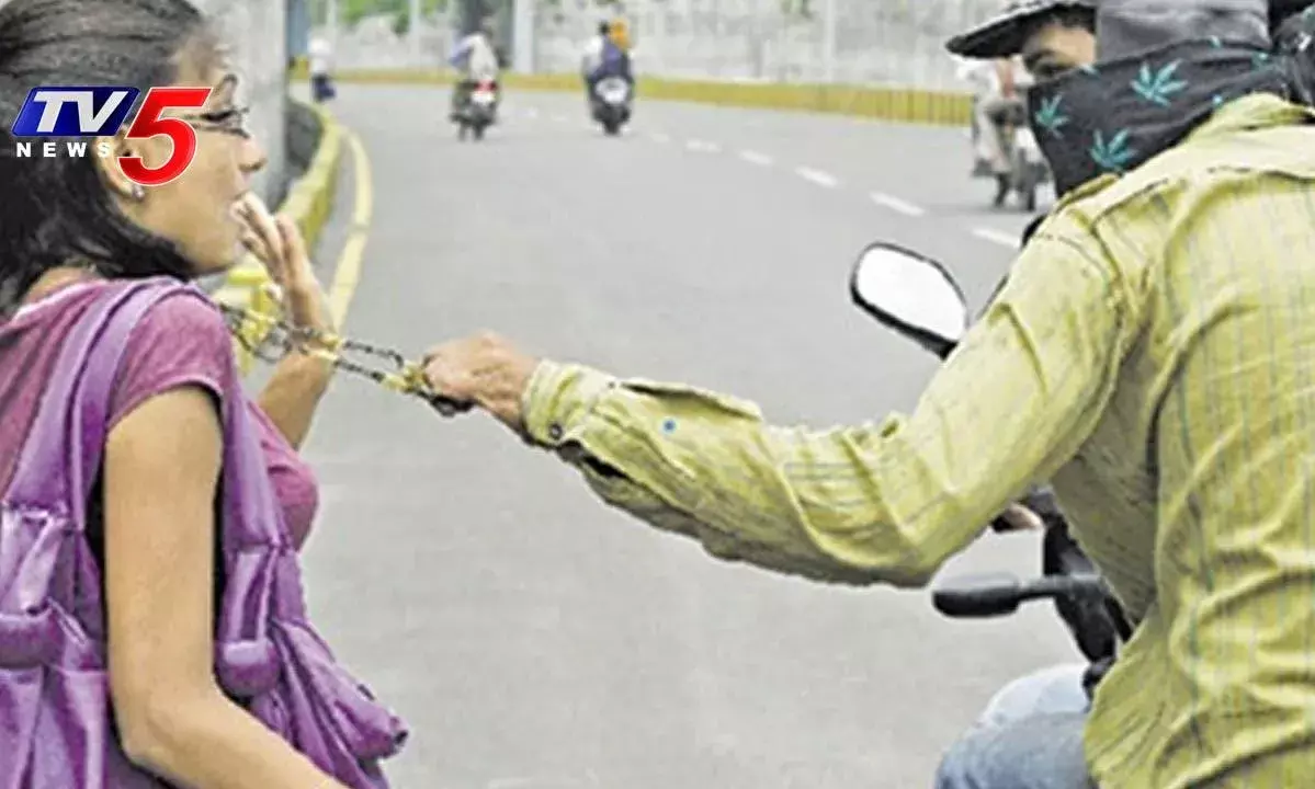 Hyderabad: నగరంలో చైన్ స్నాచర్ల వీరంగం